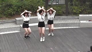 Korean prostitute dancing (12 o’clock Chung-ha)